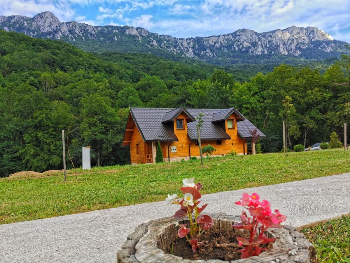 Vila "Maglic" Tjentiste Luaran gambar