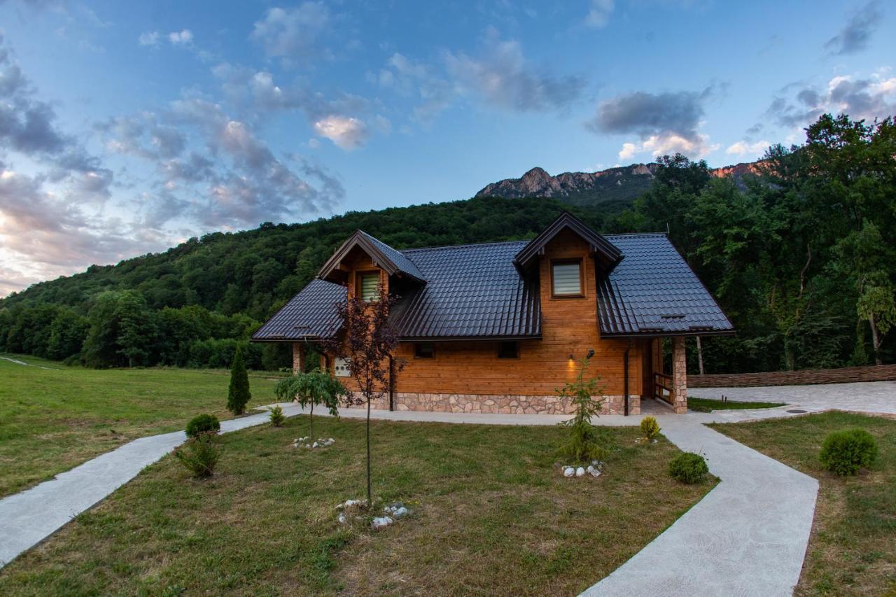 Vila "Maglic" Tjentiste Luaran gambar