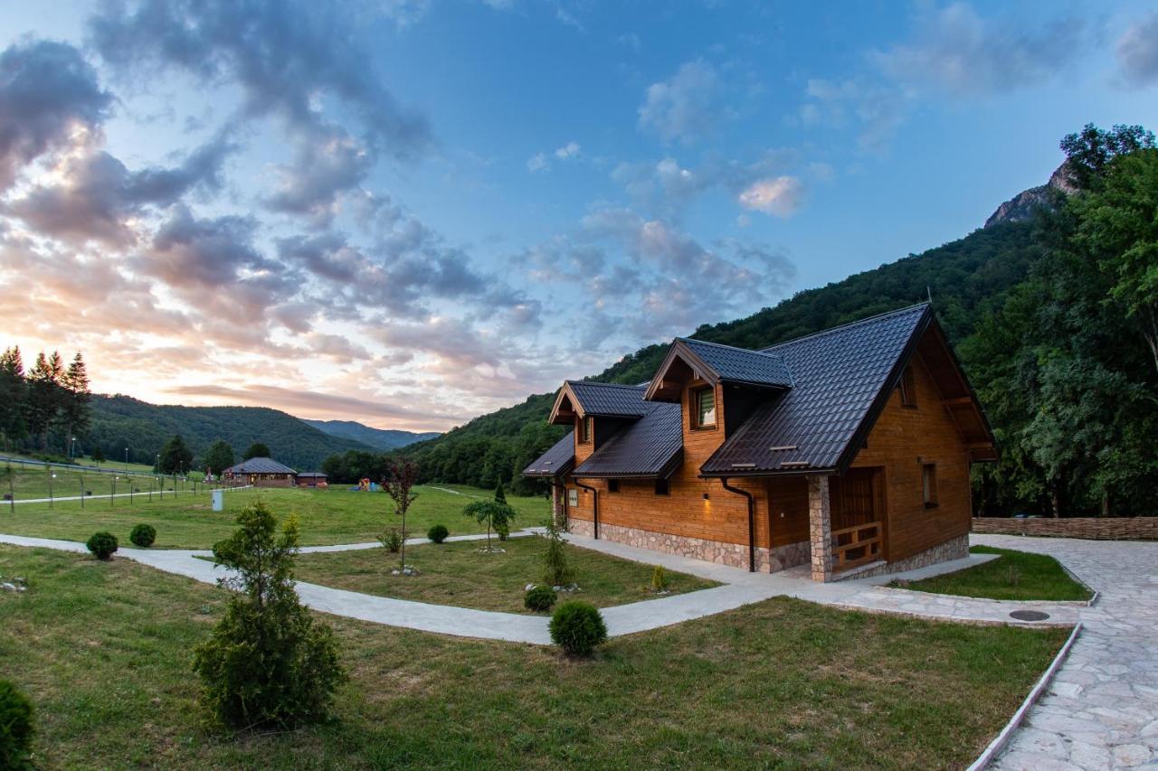 Vila "Maglic" Tjentiste Luaran gambar