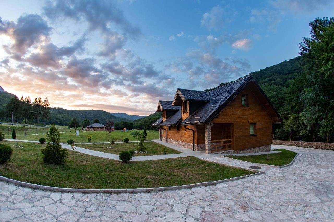 Vila "Maglic" Tjentiste Luaran gambar