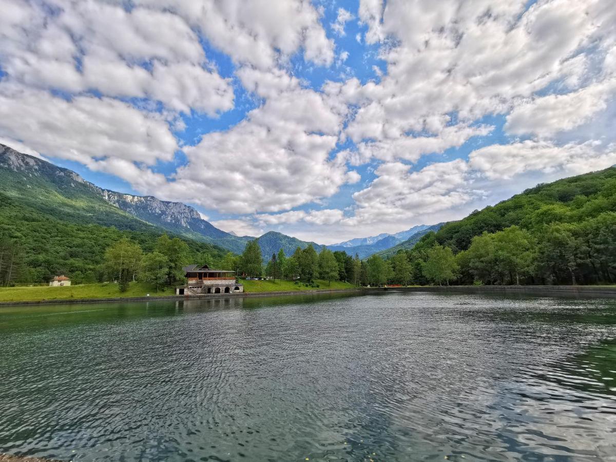 Vila "Maglic" Tjentiste Luaran gambar