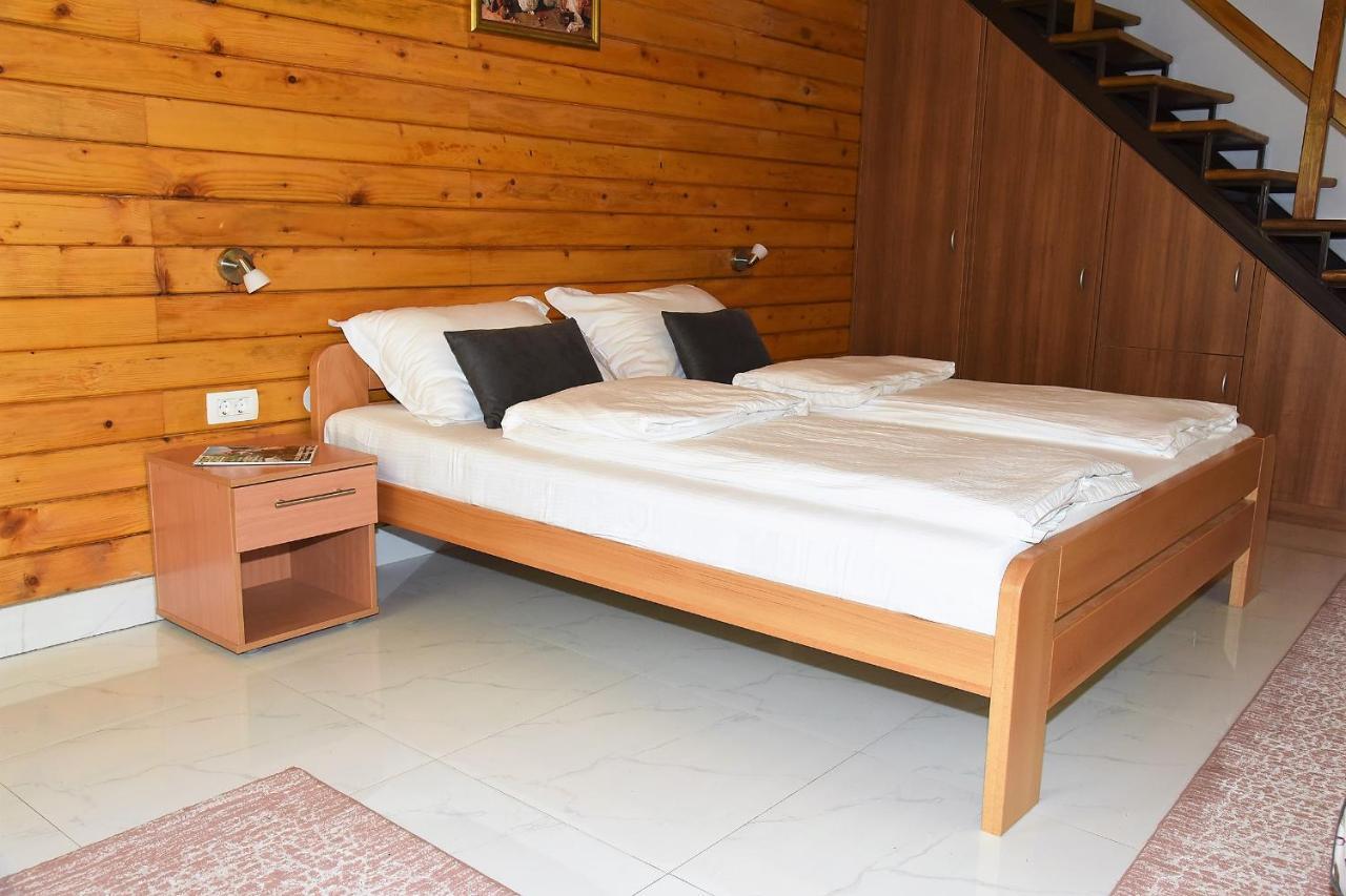 Vila "Maglic" Tjentiste Luaran gambar